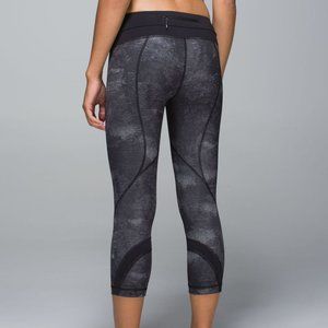 Lululemon Run Inspire Crop II All Full-On Luxstreme Sequin Snake Slate Black